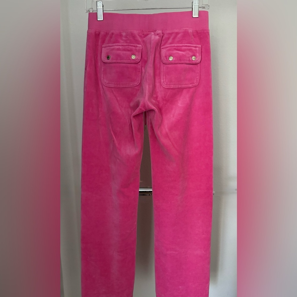 Iconic Juicy Couture velour tracksuit in a stunning pink shade 💕 - Picture 9 of 16